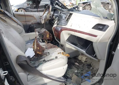 2011 Toyota Sienna Xle z USA, uszkodzony, nr VIN 5TDDK3DC5BS006099